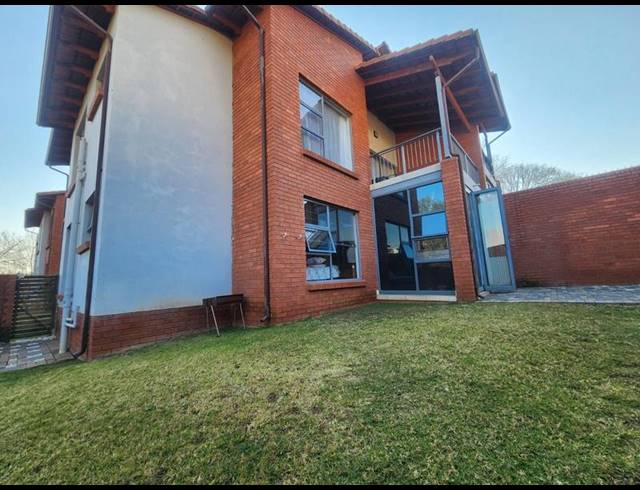 3 BEDROOM TOWNHOUSE FOR SALE IN GLENVISTA